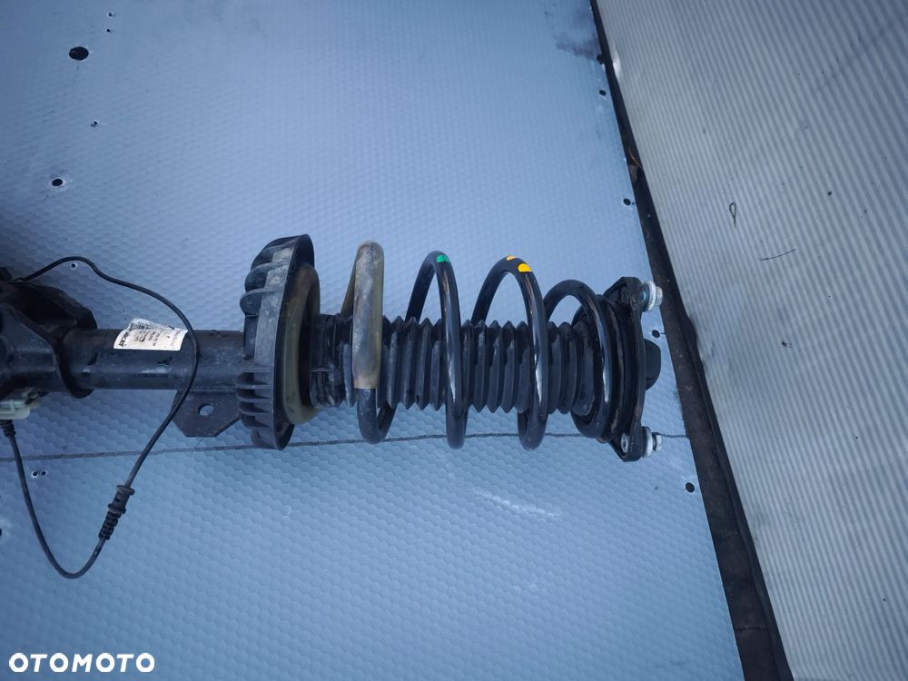 MacPherson amortyzator zwrotnica Vito w447 lewy przód a4473204538 - 3