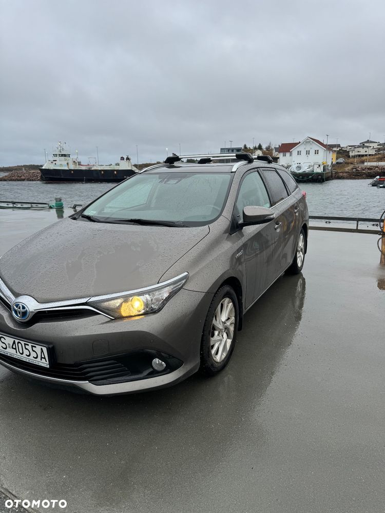 Toyota Auris Hybrid 135 Prestige - 2
