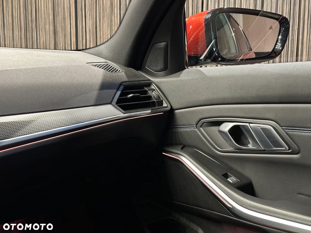BMW Seria 3 320d xDrive M Sport sport - 22