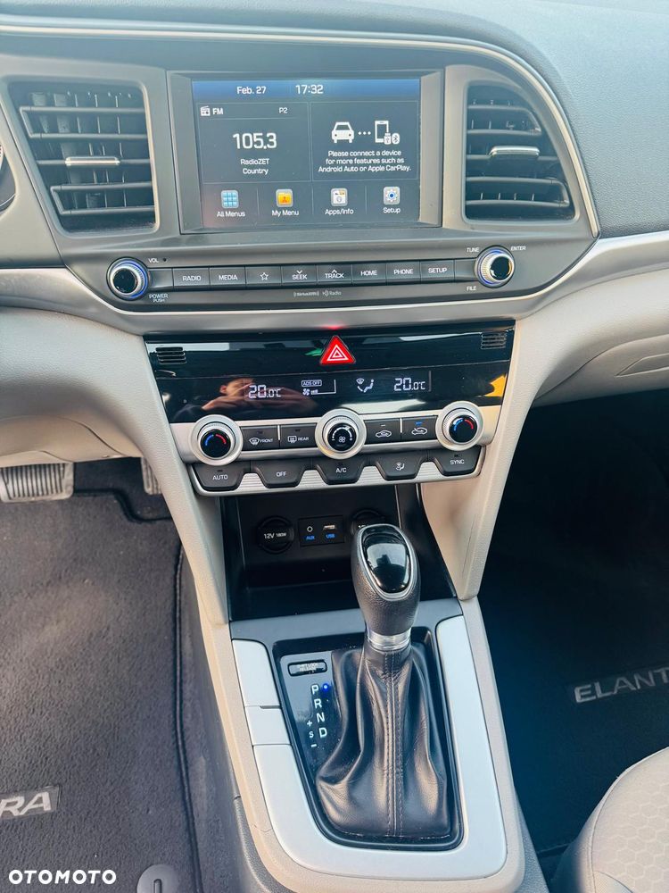 Hyundai Elantra - 12