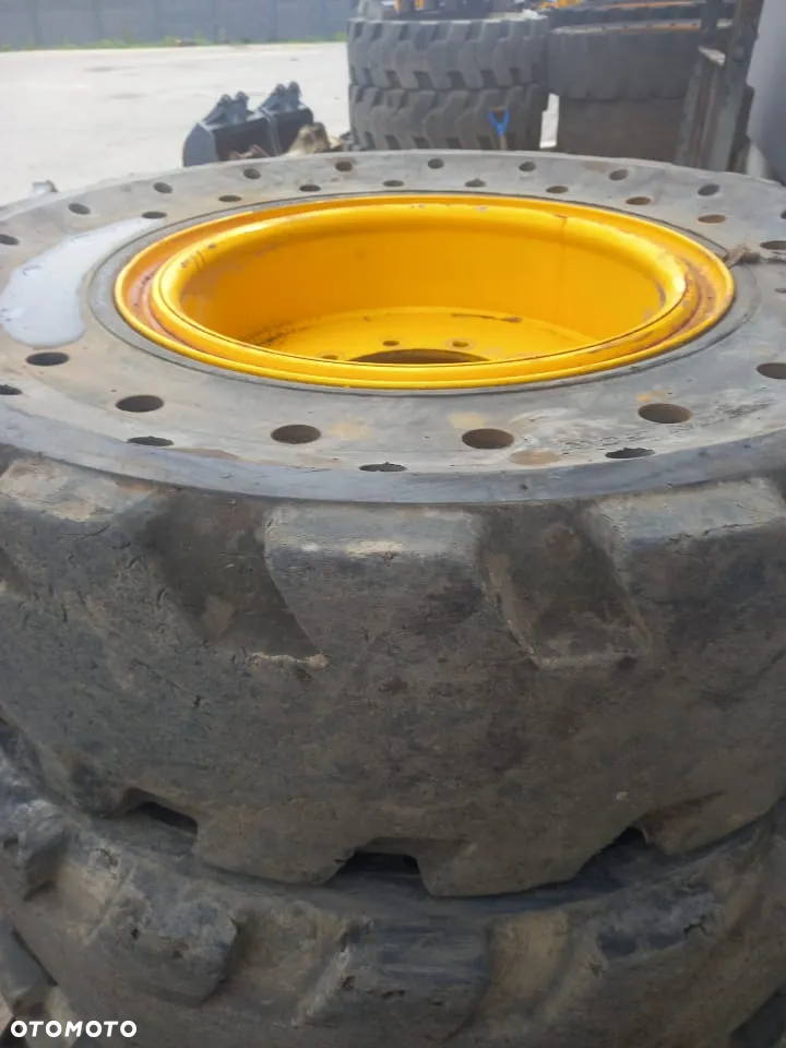 Opony pełne do ładowarek teleskopowych JCB - 2