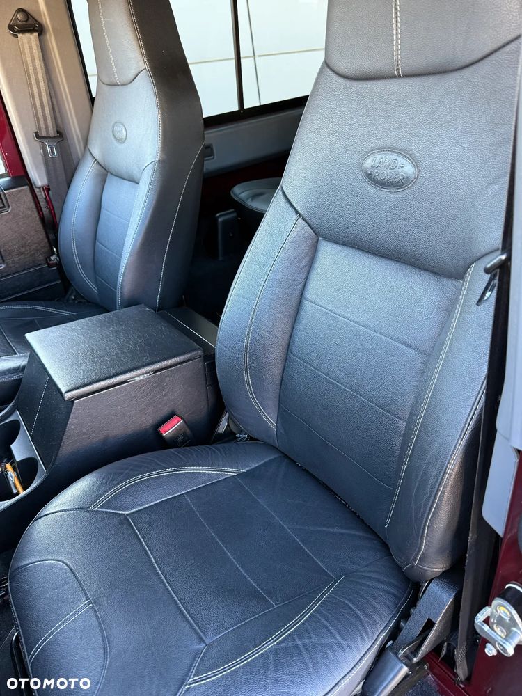 Land Rover Defender - 13