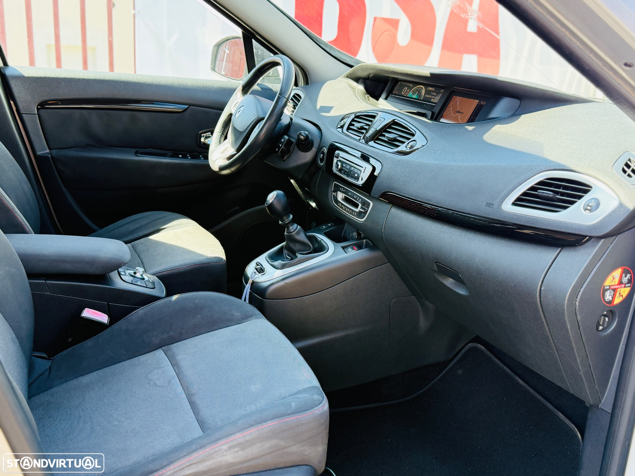 Renault Scénic 1.5 dCi Dynamique S - 17