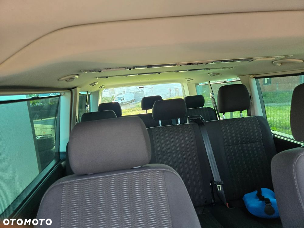 Volkswagen Caravelle - 9