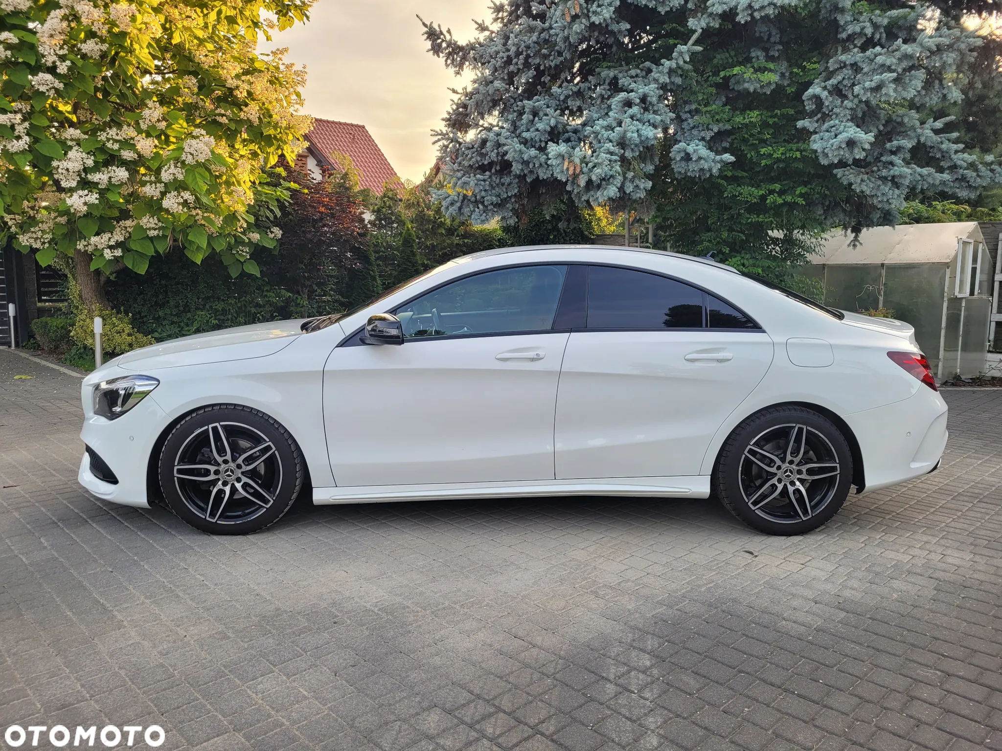 Mercedes-Benz CLA 200 7G-DCT AMG Line - 27