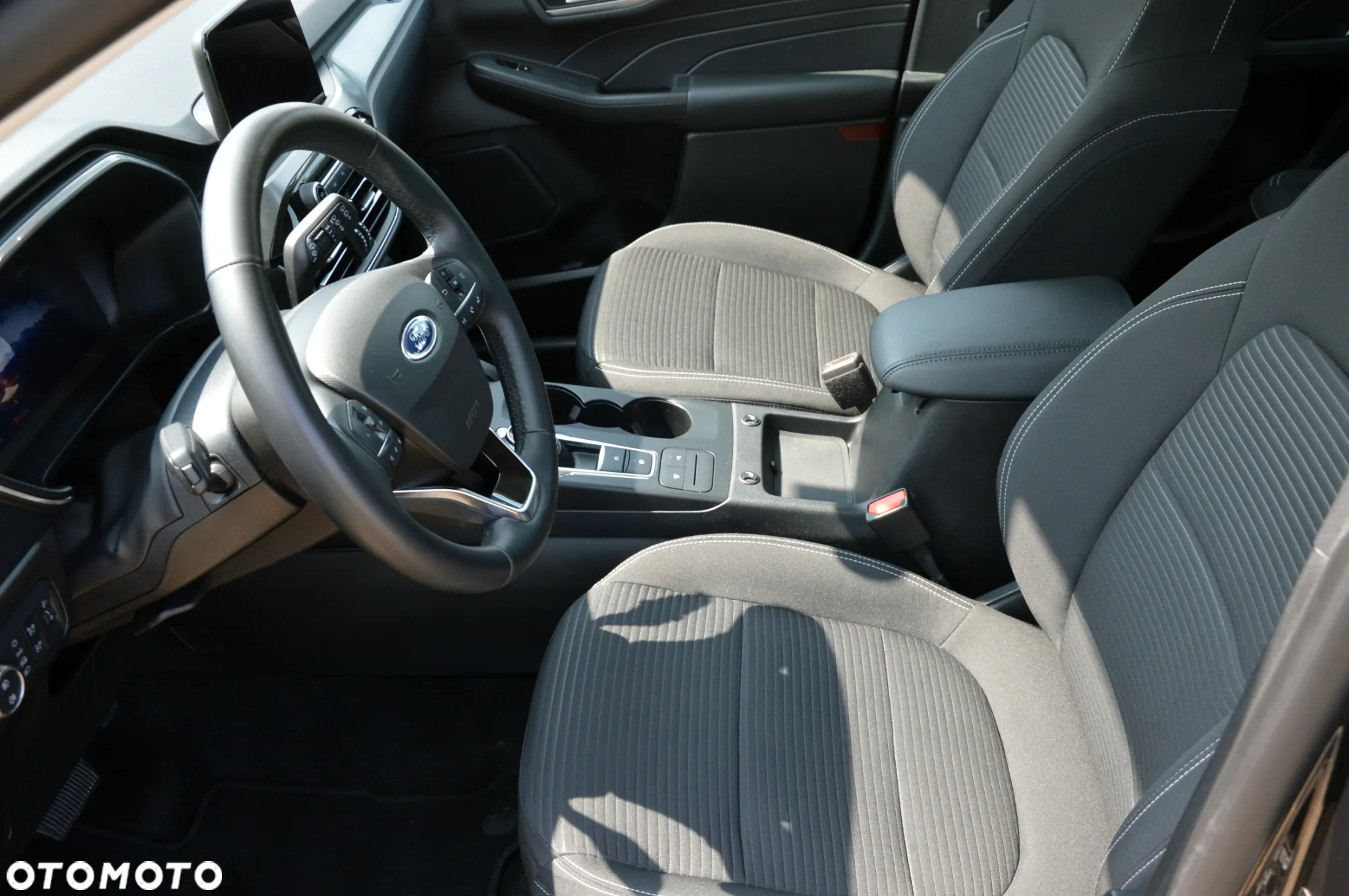 Ford Kuga 2.5 Duratec FHEV TITANIUM - 28
