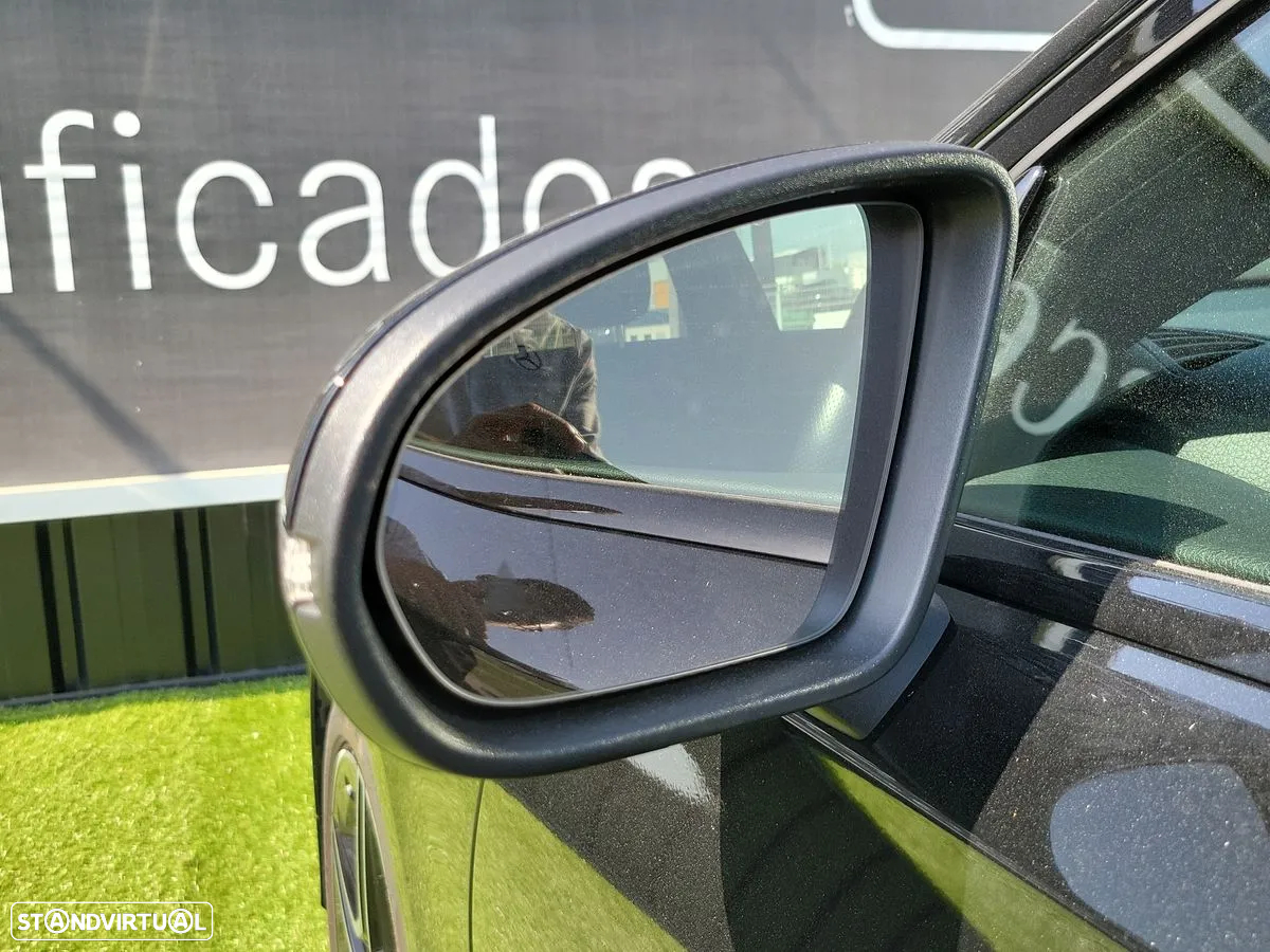 Mercedes-Benz A 250 Limousine e AMG Line - 18