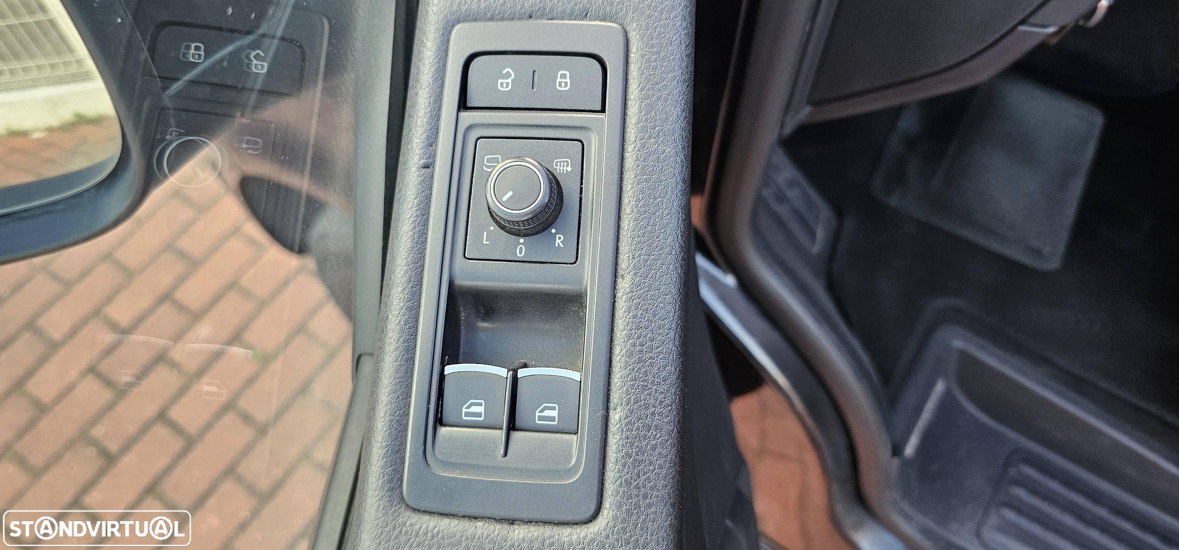 VW Multivan 2.0 TDi BM Longa Comfortline DSG - 25