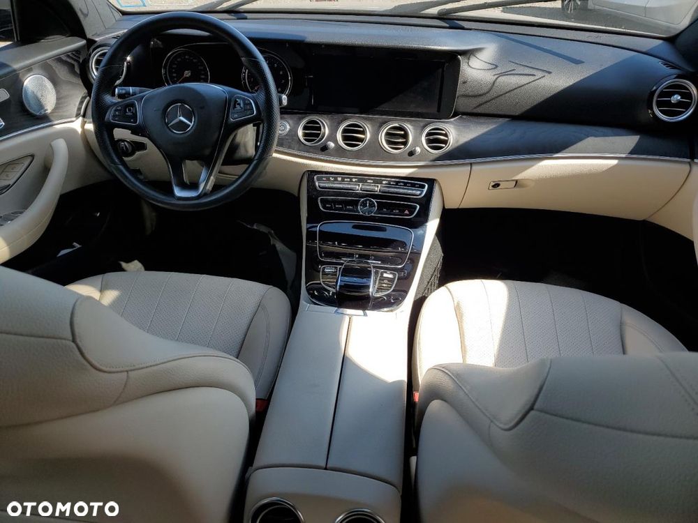 Mercedes-Benz Klasa E 300 9G-TRONIC Exclusive - 7