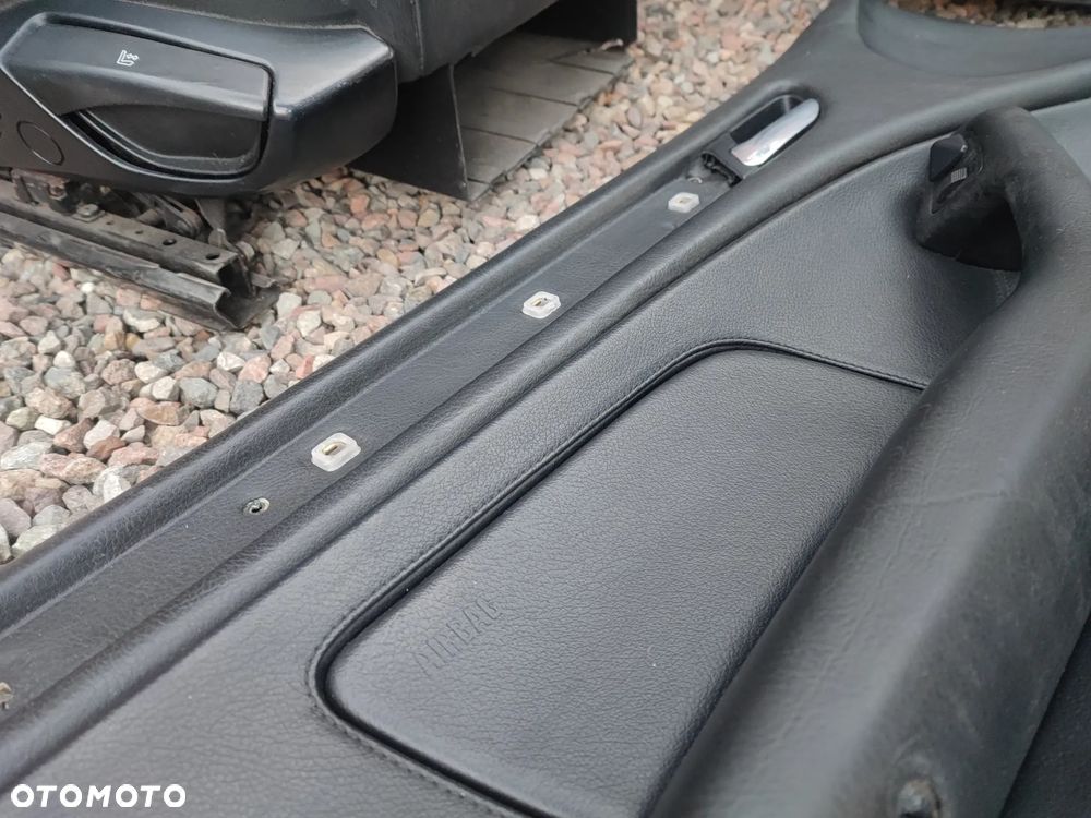 BMW E46 SEDAN ORYGINALNY KOMPLET FOTELI SKÓRZANYCH + KANAPA TYŁ SKŁADANA + BOCZKI EUROPA POD PODUSZKI AIR-BAG O NR. 52 20 8 214 940 / 52 20 8 214 970 / 52 10 8 214 910 OEM  W DOBRYM STANIE - 28