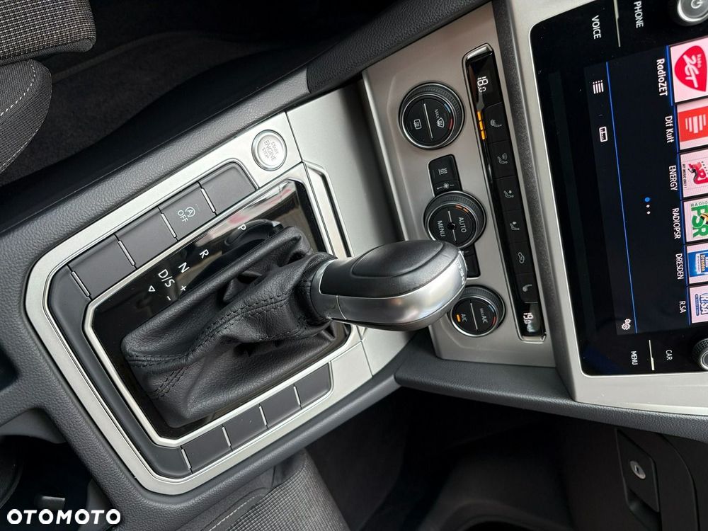 Volkswagen Passat - 30