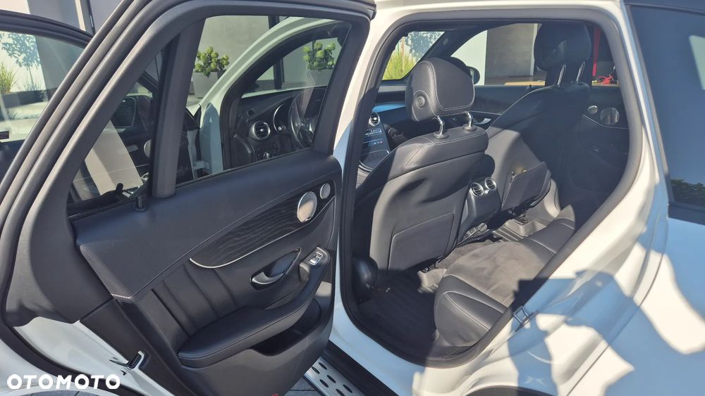 Mercedes-Benz GLC 300 e 4-Matic Business Edition - 4