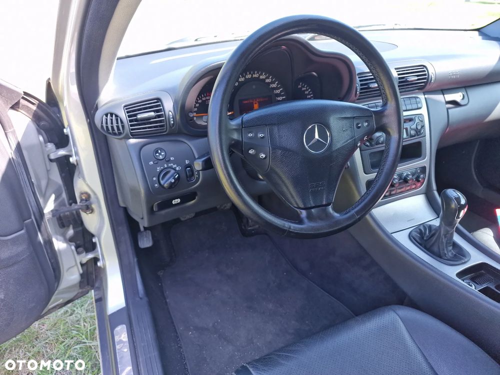 Mercedes-Benz Klasa C 180 Kompressor Sportcoupe - 35