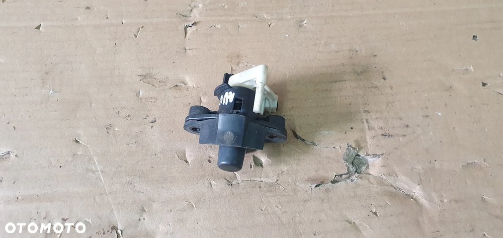 Klamka przycisk klapy bagażnika Toyota Aygo I - 2