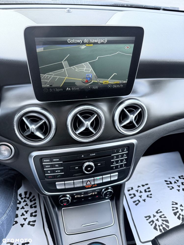 Mercedes-Benz CLA 250 7G-DCT AMG Line - 35