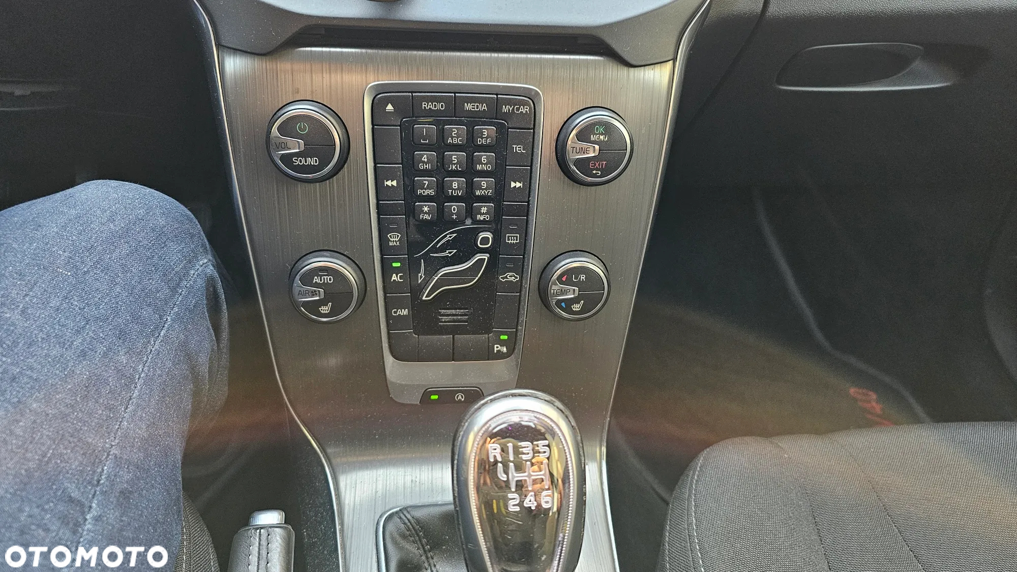 Volvo V40 T3 Momentum - 32