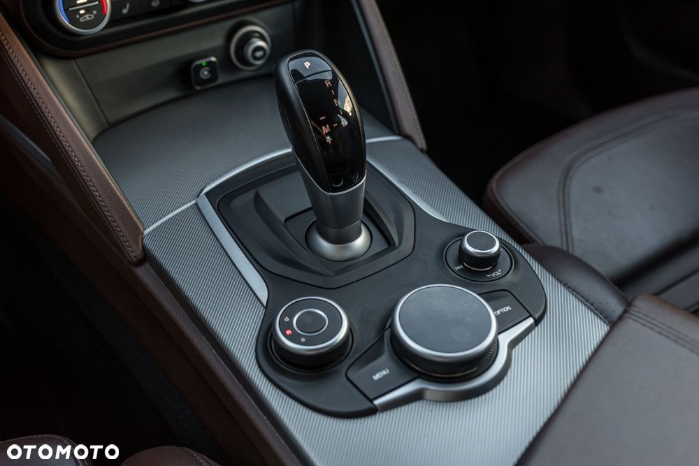 Alfa Romeo Stelvio 2.0 Turbo TI Q4 - 25
