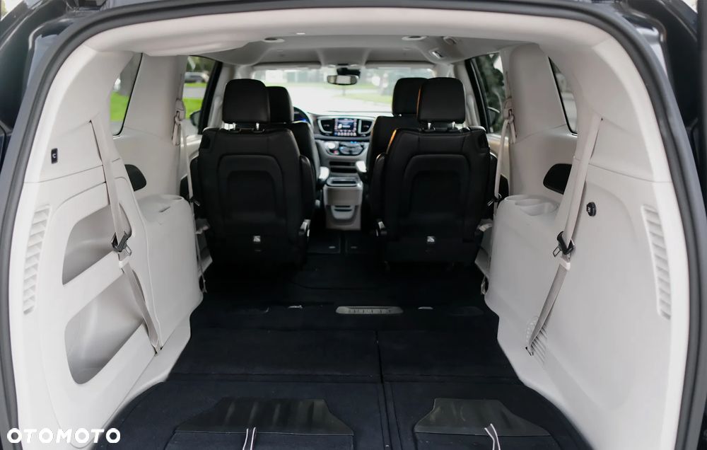 Chrysler Pacifica - 24
