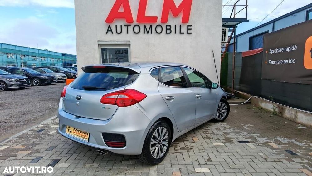 Kia Ceed - 10