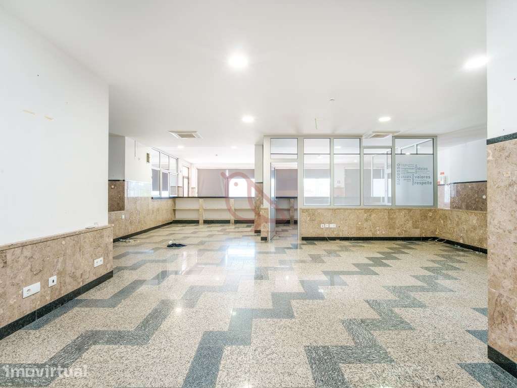 Arrendamento de Espaço Empresarial / Escritório - Jardoeira, Batalha - Grande imagem: 2/31