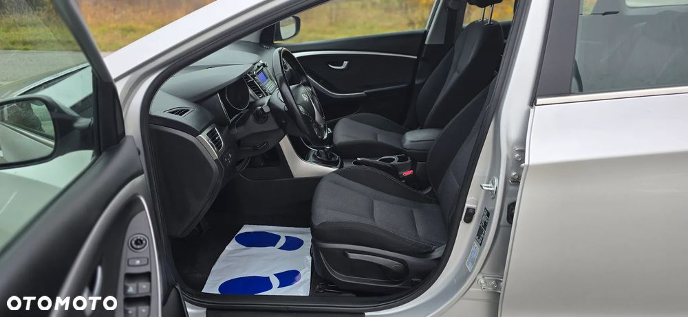 Hyundai i30 blue Kombi 1.4 YES Gold - 2