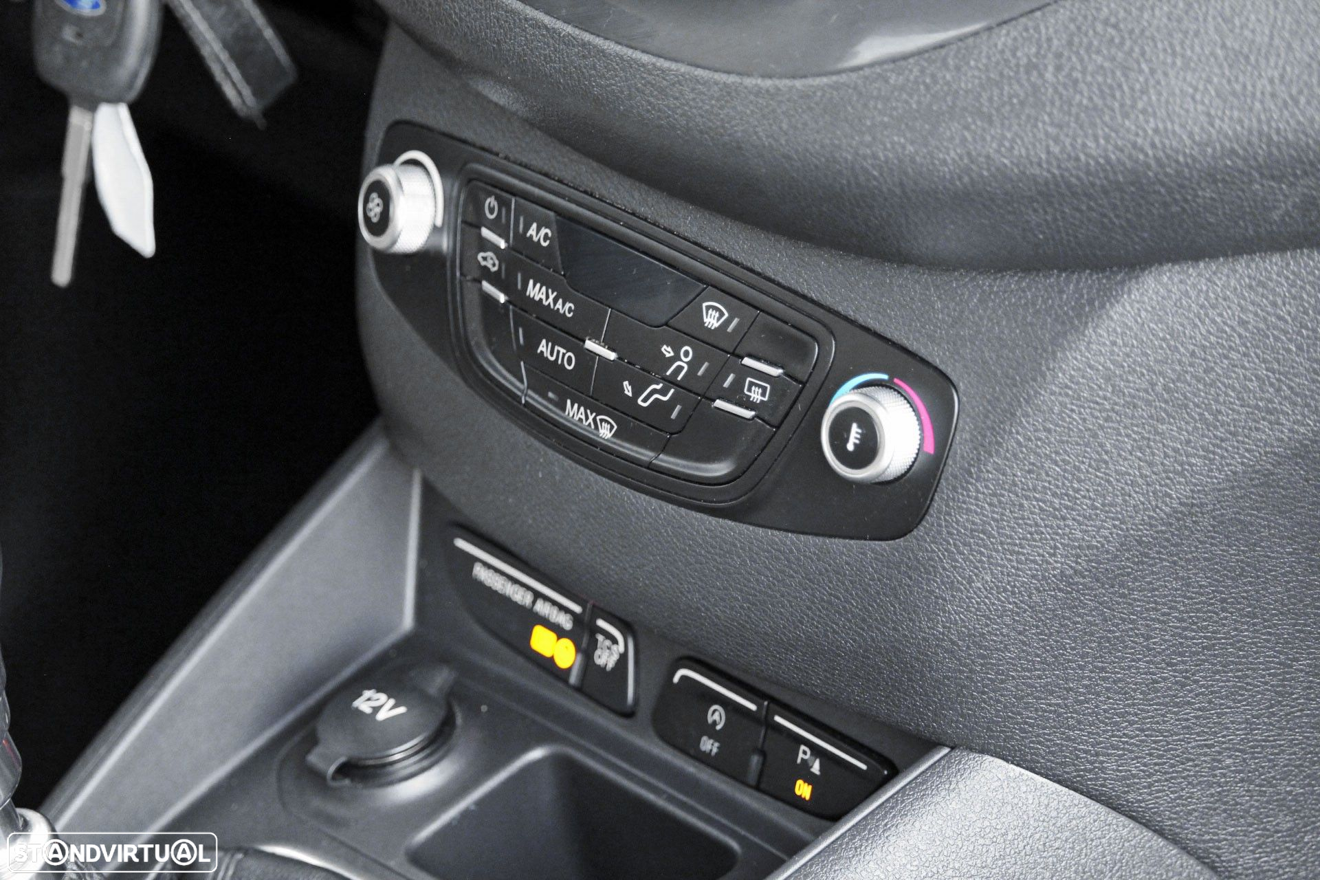 Ford Tourneo Courier 1.0 EcoBoost Titanium - 12