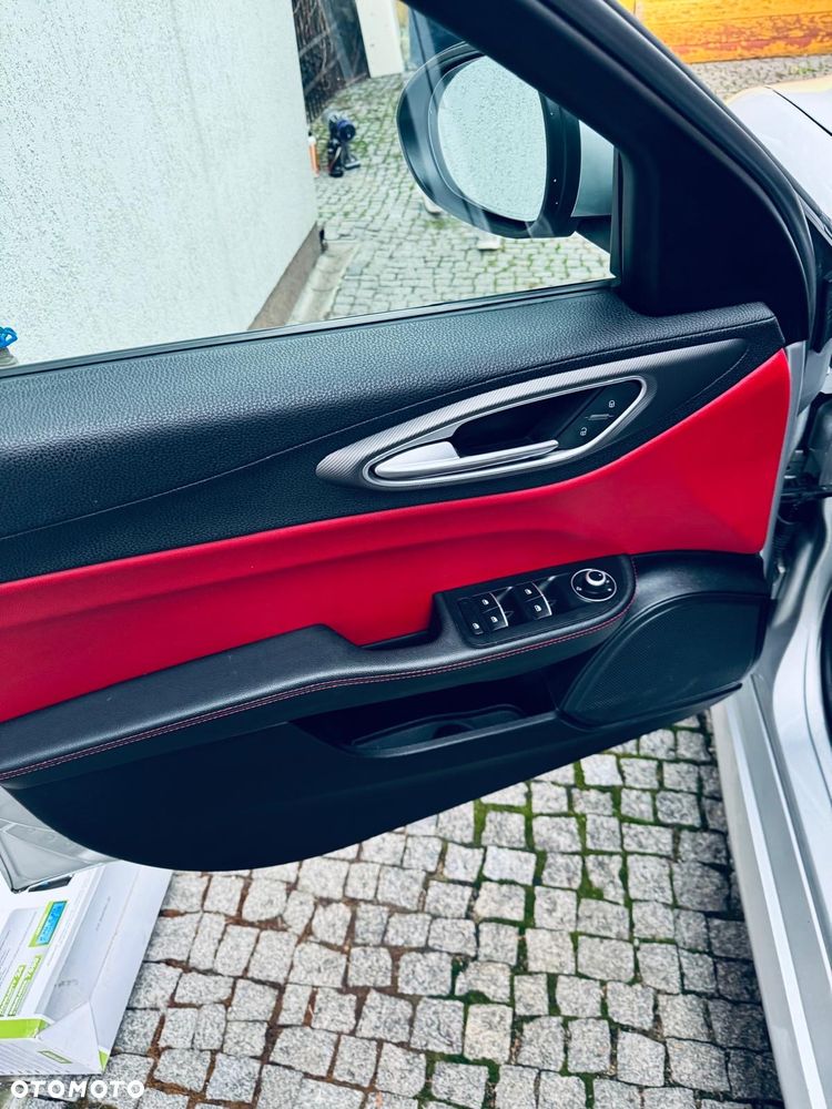 Alfa Romeo Giulia 2.2 Diesel AT8-Q4 Veloce - 19