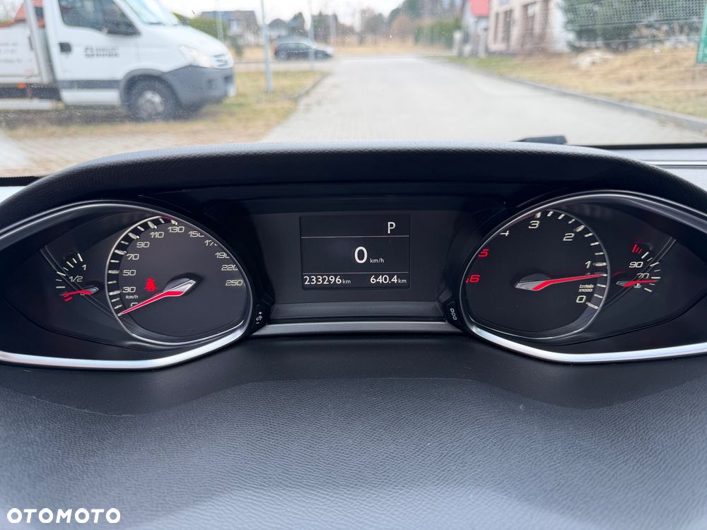 Peugeot 308 BlueHDi FAP 150 EAT6 Stop & Start Allure - 11