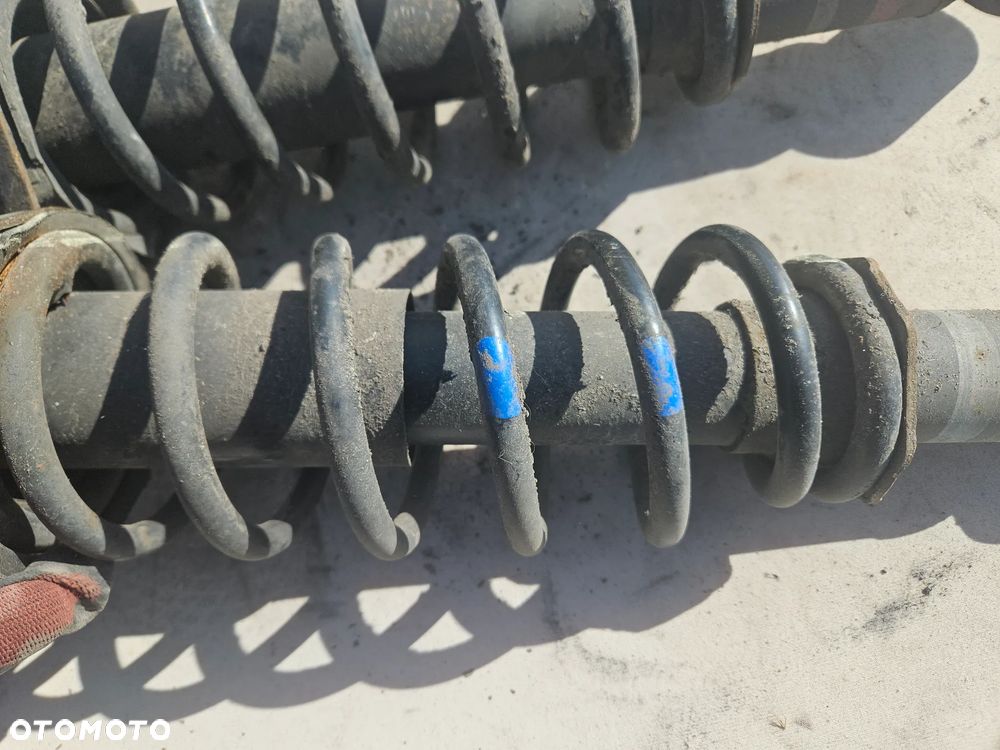 Amortyzator sprężyna lewy prawy tył tylny Toyota Prius II 1,5 hybrid 2005r - 3