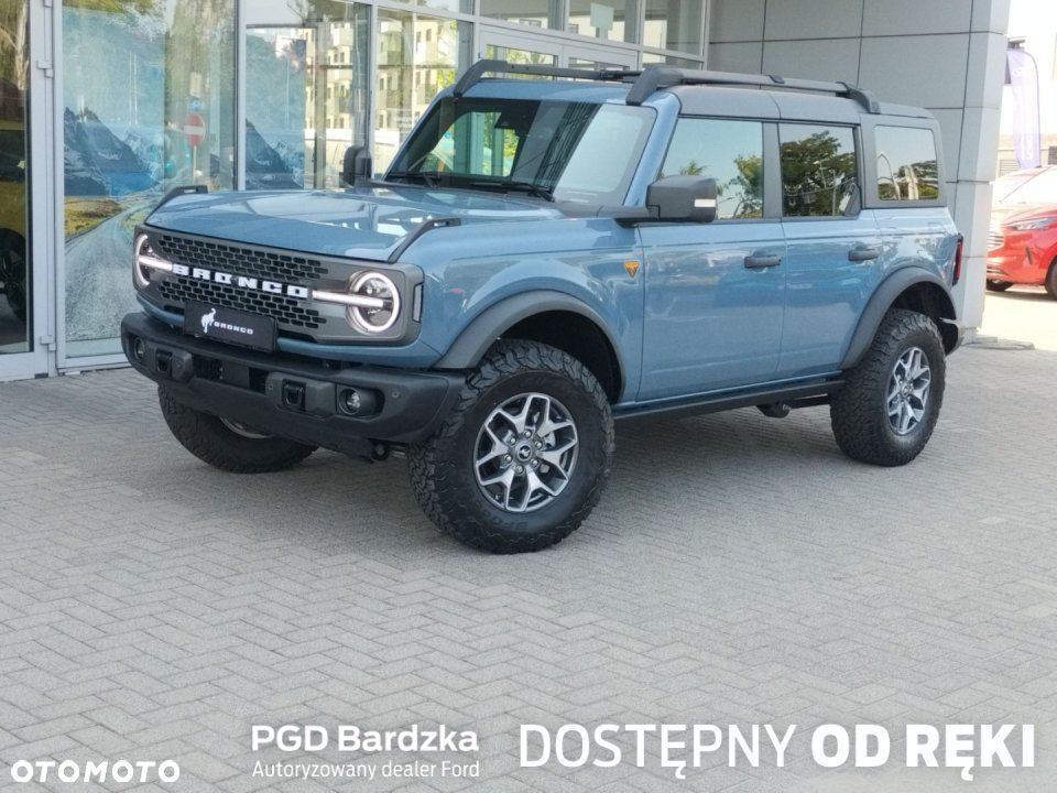 Ford Bronco - 1