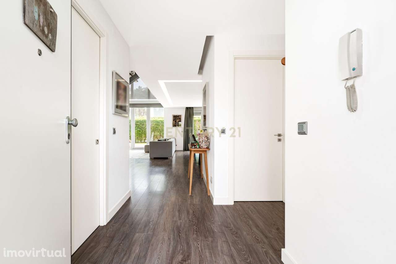 Moradia contemporânea na Aroeira | Luz natural, conforto e eficiência - Grande imagem: 4/54