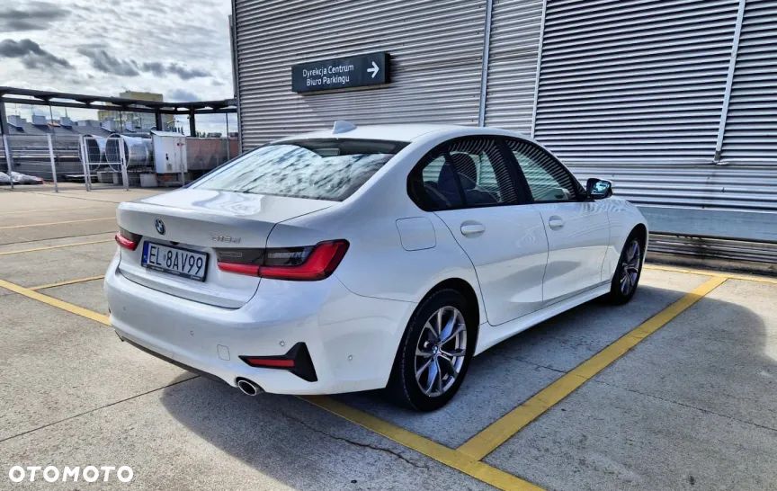 BMW Seria 3 318d Sport Line - 9
