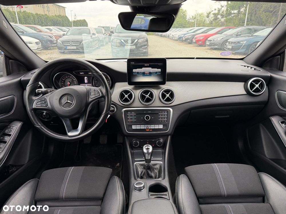 Mercedes-Benz CLA 180 Urban - 27