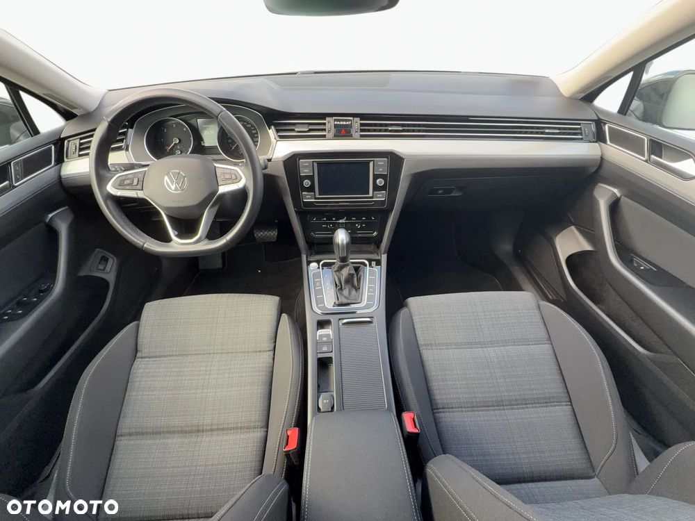 Volkswagen Passat - 11