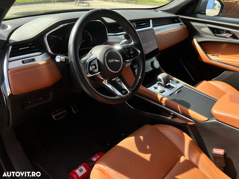 Jaguar F-Pace 25t AWD R-Sport - 11