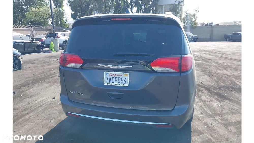 Chrysler Pacifica - 5