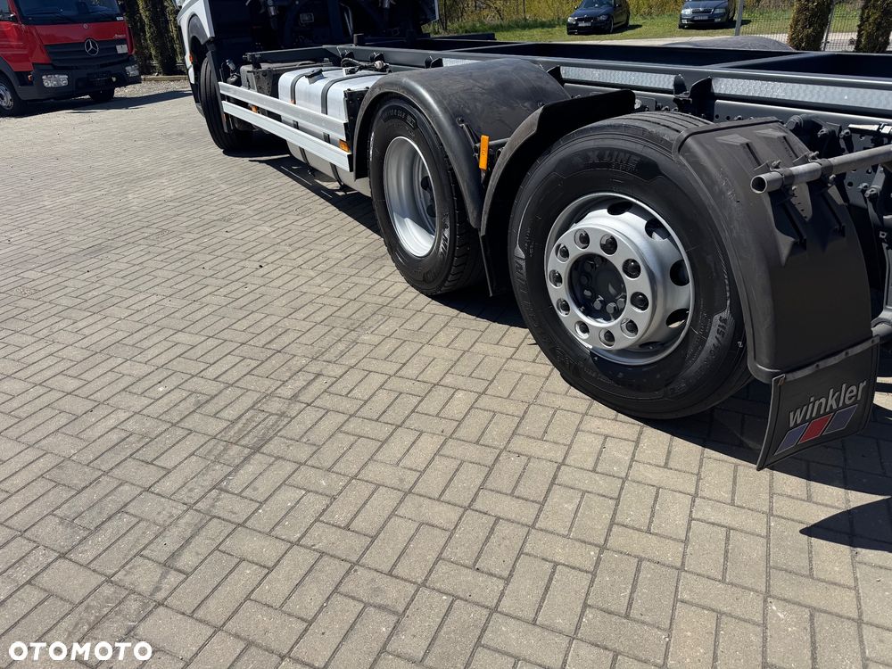 Mercedes-Benz - 10