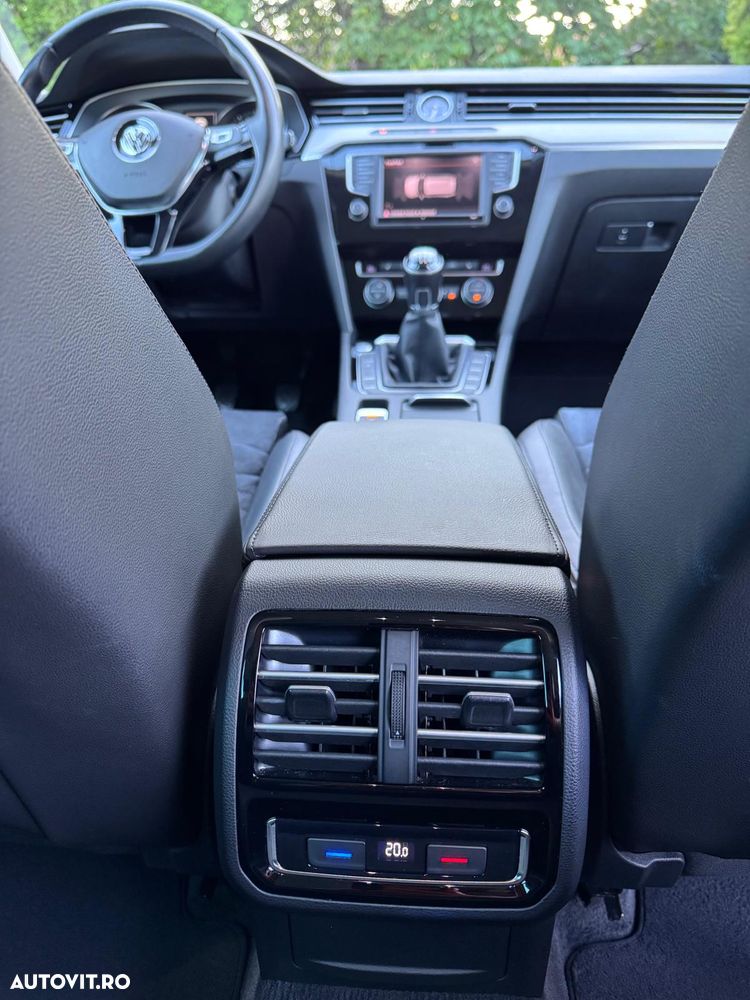 Volkswagen Passat 2.0 TDI Highline - 13