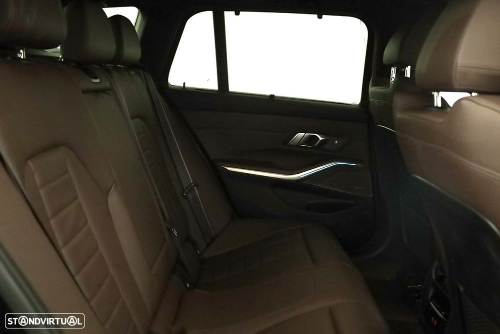 BMW 330 e Pack Desportivo M Auto - 23