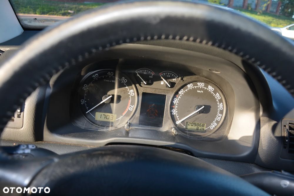 Skoda Octavia 1.6 Combi - 7