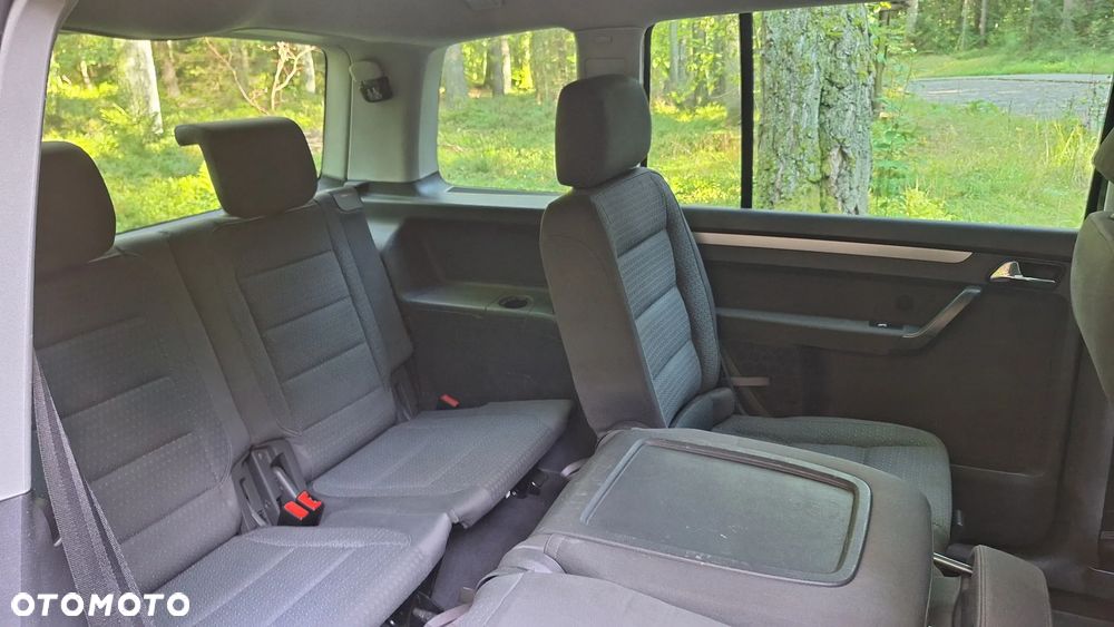Volkswagen Touran - 14