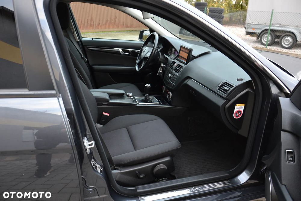Mercedes-Benz Klasa C 200 CDI BlueEff Elegance - 28
