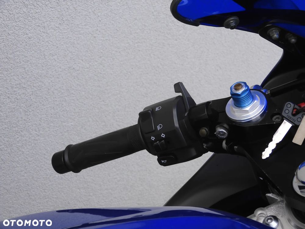 Yamaha R6 - 12