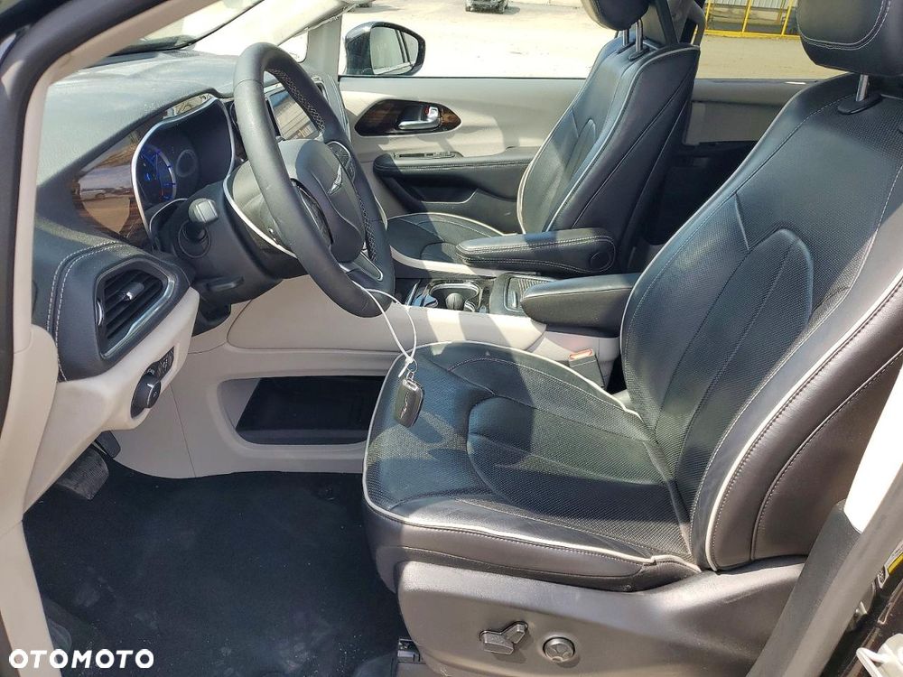 Chrysler Pacifica - 8