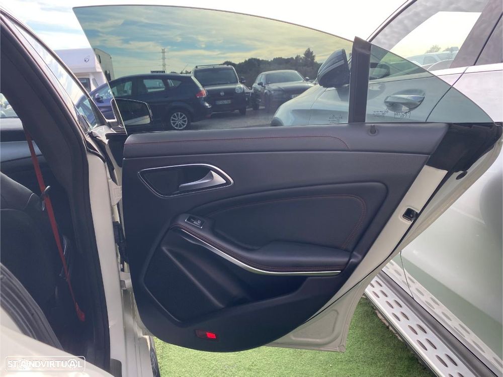 Mercedes-Benz CLA 45 AMG 4Matic 7G-DCT - 14