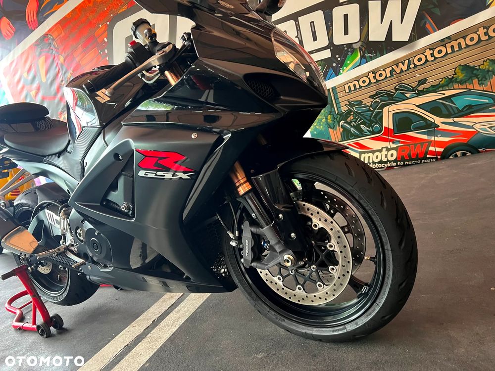 Suzuki GSX-R - 6