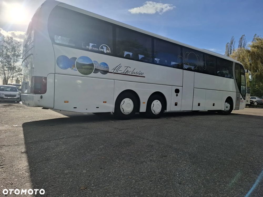 MAN LION'S COACH - 5