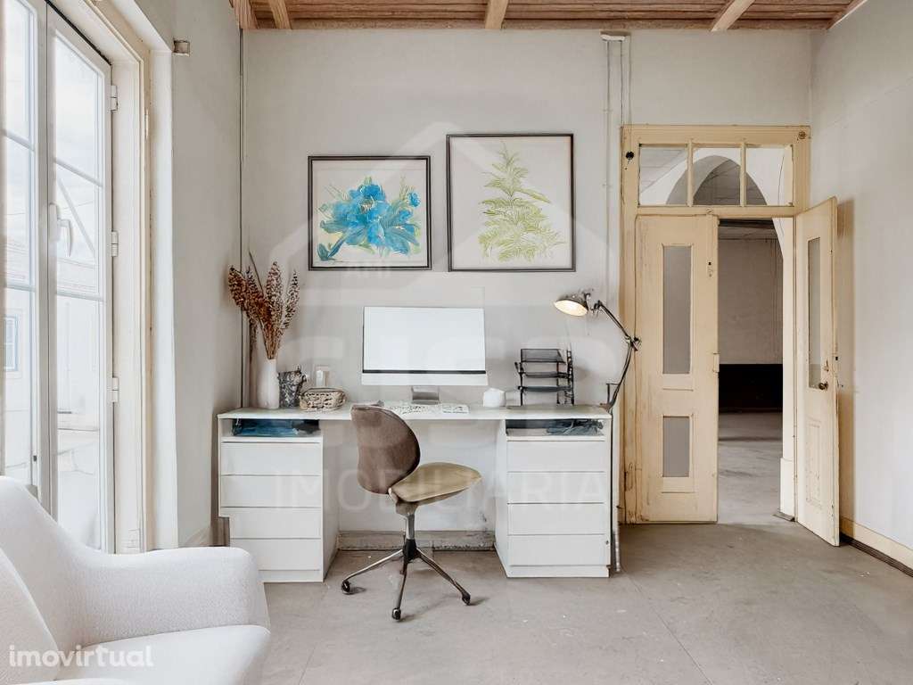 Prédio de dois pisos no centro de Benavente - Grande imagem: 5/30