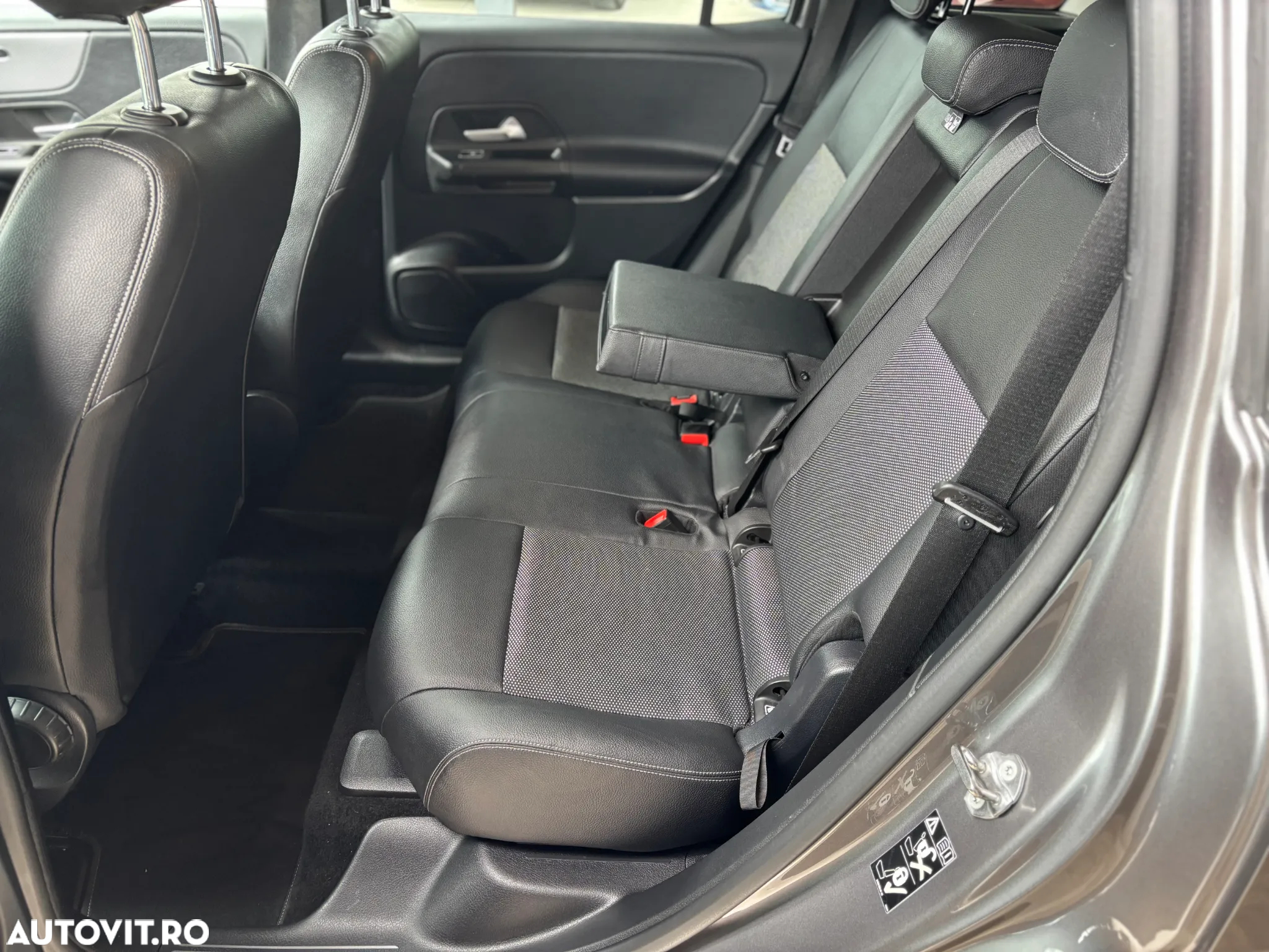 Mercedes-Benz GLB 180 d 8G-DCT - 39