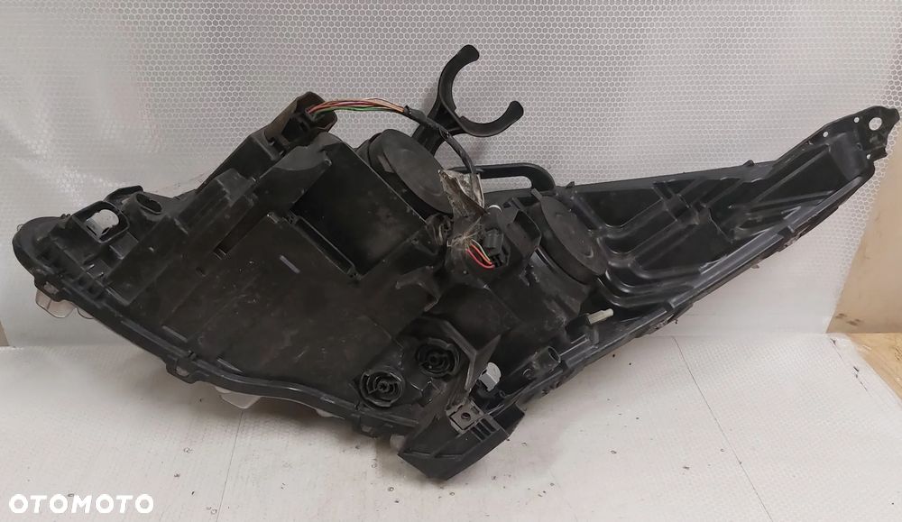 .  LAMPA PRZOD PRZEDNIA PRAWA PEUGEOT 3008/5008 - 7